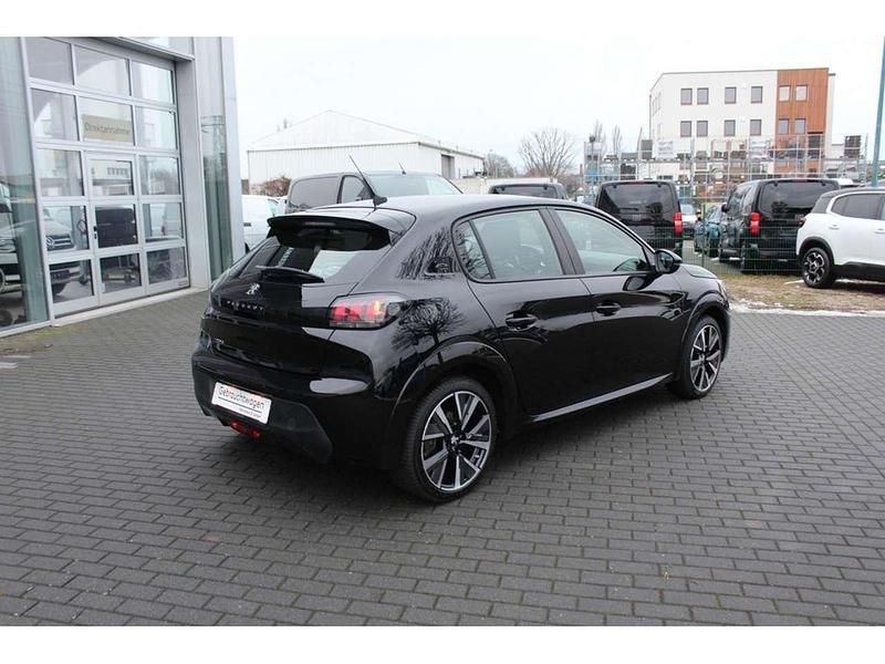 Gebraucht Peugeot e-208 Active 100 kW (136 PS) 2021 Perla nera schwarz Kleinwagen