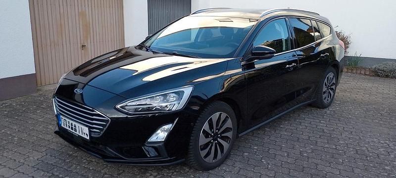 Gebraucht Ford Focus Cool & Connect 125 PS (91 kW) 2019 Schwarz Kombi