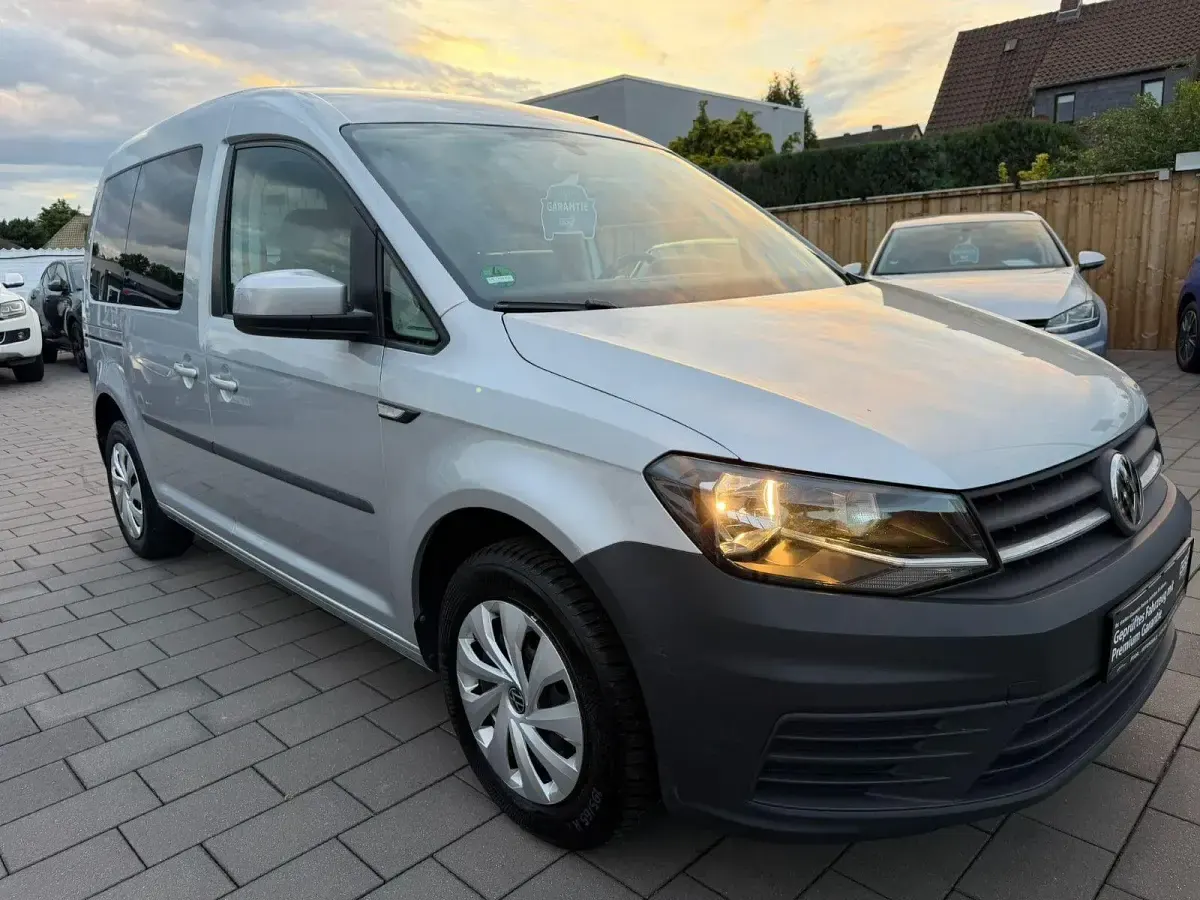 Gebraucht VW Caddy Trendline 102 PS (75 kW) 2016 Silber Van / Kleinbus
