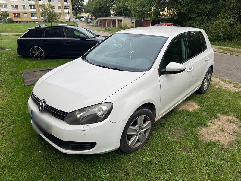 Weiß Gebraucht 2009 VW Golf VI Limousine | 3.999 € (Fairer Preis) - Bild 1/4