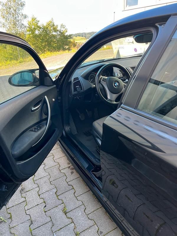 Gebraucht BMW 120 177 PS (130 kW) 2005 Schwarz Kleinwagen