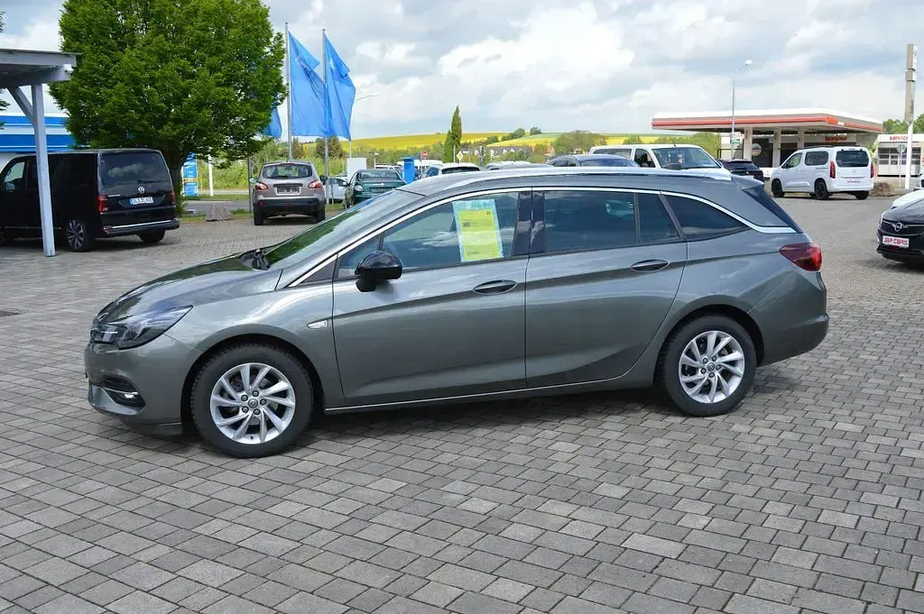Używany Opel Astra Elegance 131 KM (96 kW) 2022 Szary Hatchback