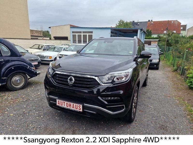Schwarz Gebraucht 2018 Ssangyong (KGM) Rexton Sapphire SUV | 12.490 € (Guter Preis) - Bild 1/4