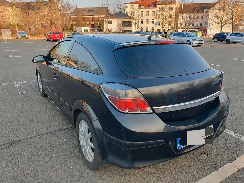 Gebraucht Opel Astra 106 PS (77 kW) 2006 Schwarz Coupé