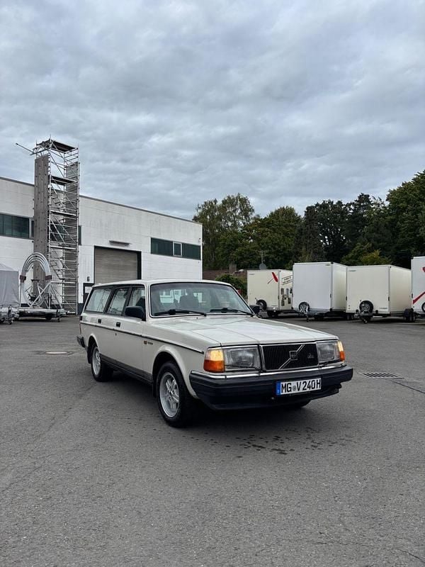 Beige Gebraucht 1987 Volvo 240 Kombi | 9.300 € - Bild 1/4