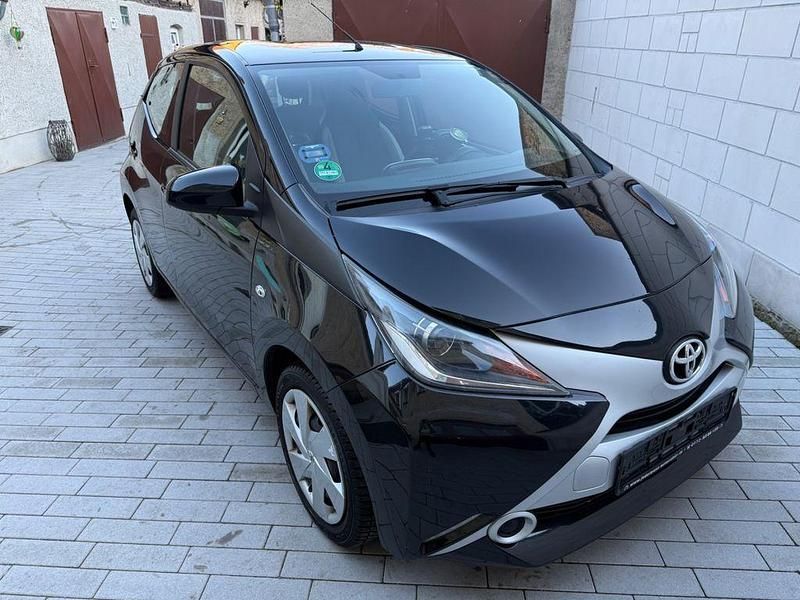 Gebraucht Toyota Aygo 69 PS (50 kW) 2016 Schwarz Kleinwagen