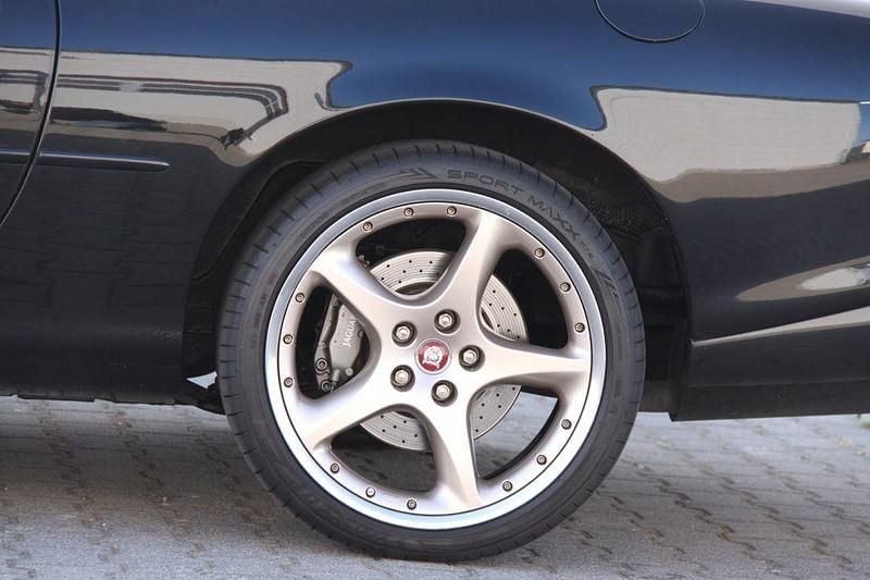 Używany Jaguar XKR 363 KM (266 kW) 2001 Czarny Coupe