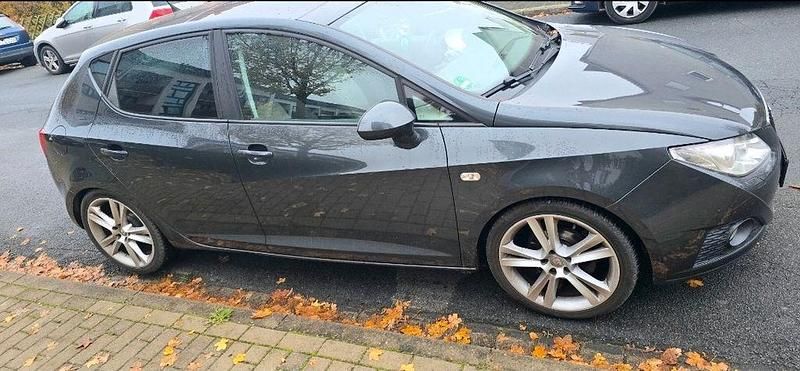Grau Gebraucht 2009 Seat Ibiza Style Limousine | 2.700 € (Guter Preis) - Bild 1/4