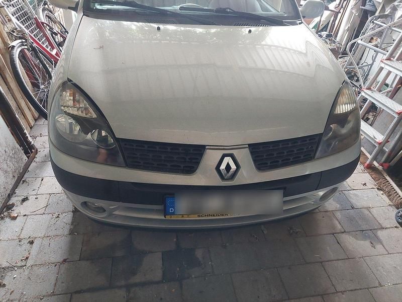 Silber Gebraucht 2003 Renault Clio II Kleinwagen | 2.100 € - Bild 1/4