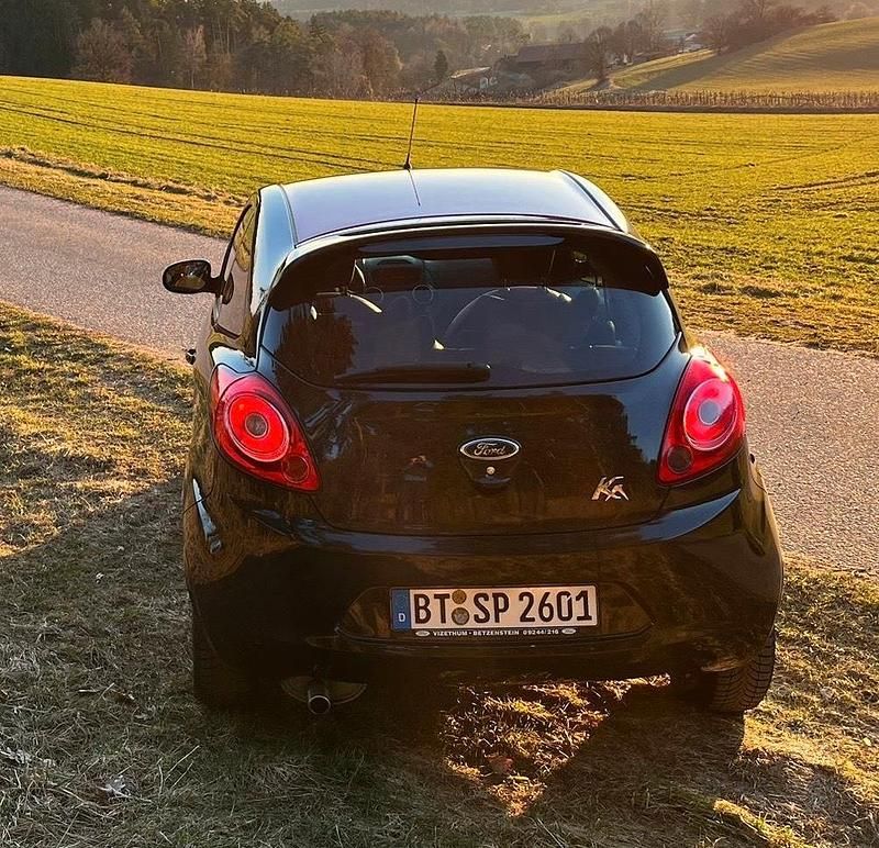 Gebraucht Ford Ka Titanium 69 PS (50 kW) 2015 Schwarz Kleinwagen