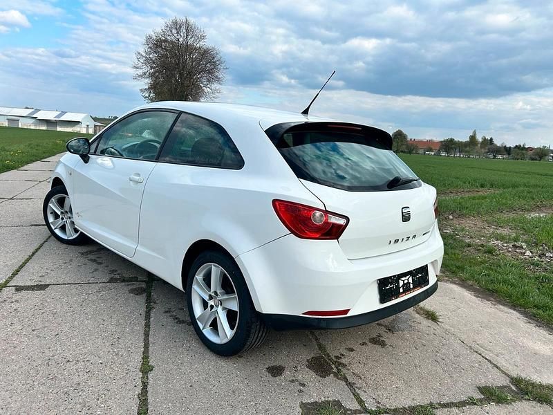 Używany Seat Ibiza 86 KM (63 kW) 2012 Biały Hatchback
