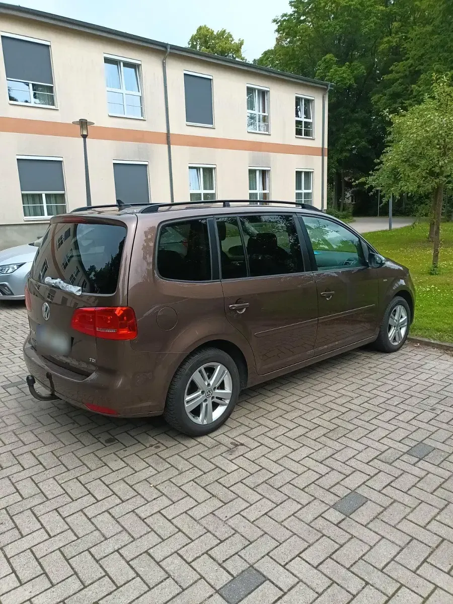 Gebraucht VW Touran Match 105 PS (77 kW) 2012 Braun Van / Kleinbus