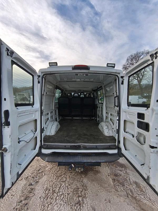 Gebraucht Iveco Daily 126 PS (92 kW) 2013 Weiß Limousine