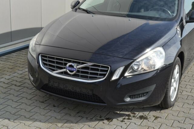 Gebraucht Volvo V60 Kinetic 163 PS (119 kW) 2012 Schwarz metallic Kombi