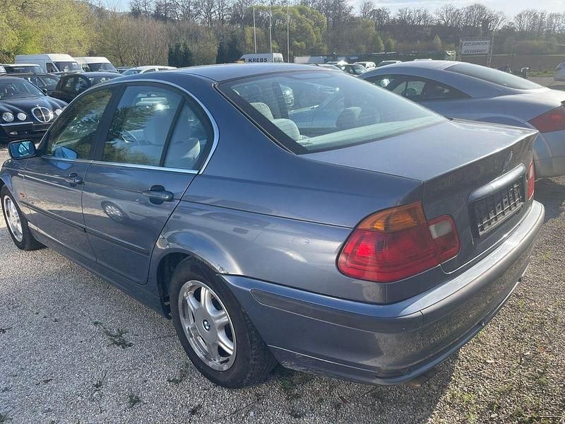 Gebraucht BMW 320 150 PS (110 kW) 1999 Blau Limousine