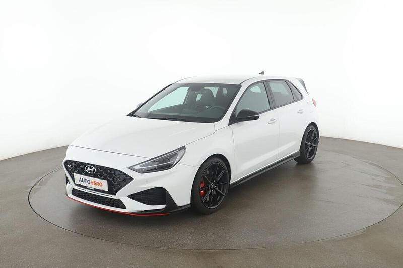 Weiß Gebraucht 2022 Hyundai i30 N Performance Limousine | 30.850 € (Etwas zu teuer) - Bild 1/3