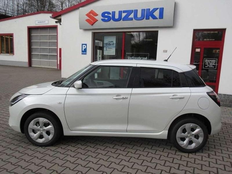 Neu Suzuki Swift Comfort 83 PS (61 kW) 2026 Purewhitepearl Kleinwagen