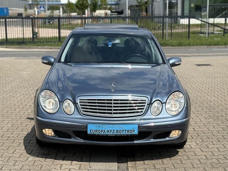 Gebraucht Mercedes E240 177 PS (130 kW) 2002 Blau Limousine