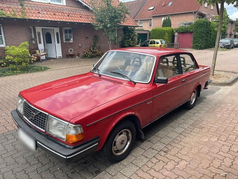 Gebraucht Volvo 240 100 PS (73 kW) 1982 Rot Limousine