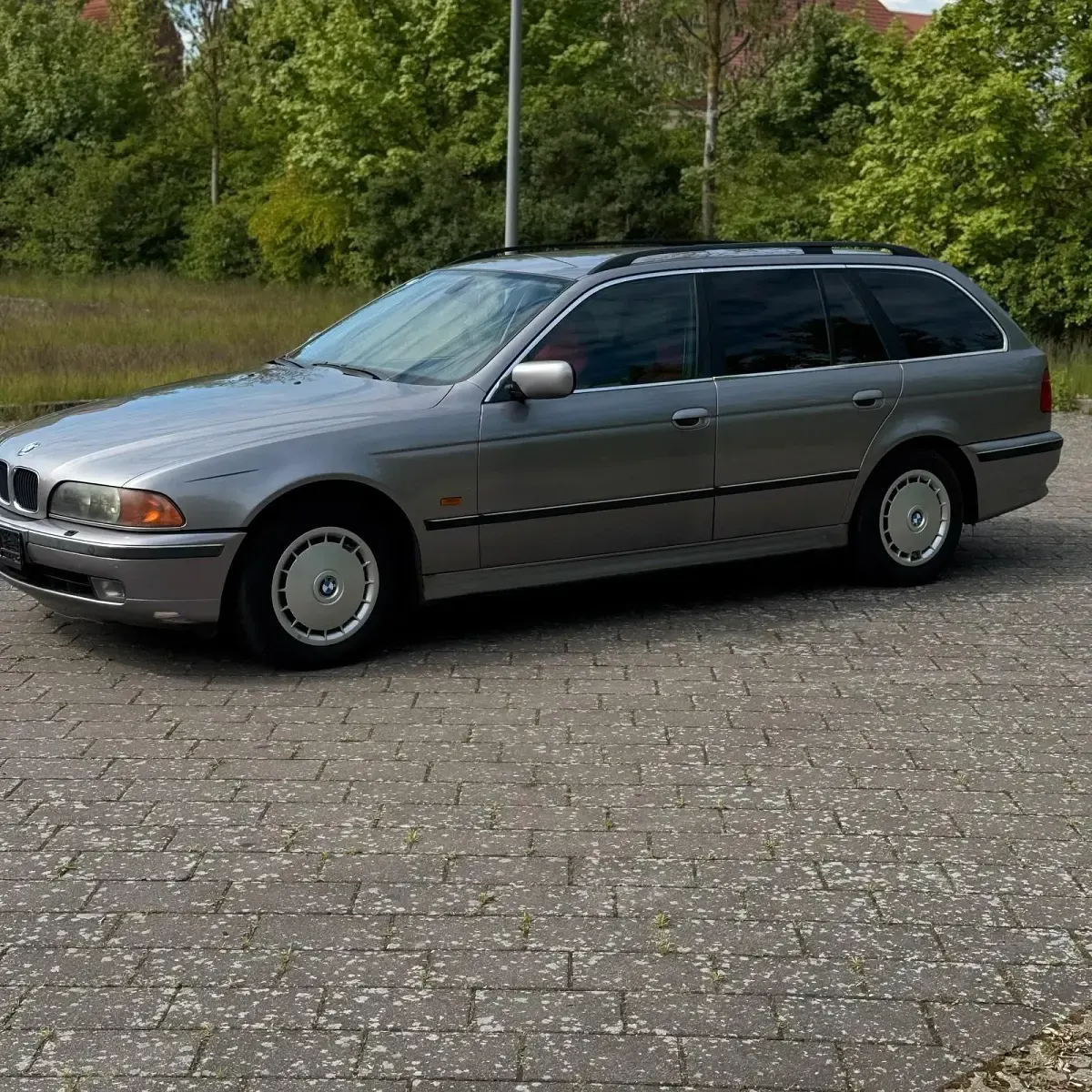 Używany BMW 530 190 KM (139 kW) 2000 Srebrny Kombi