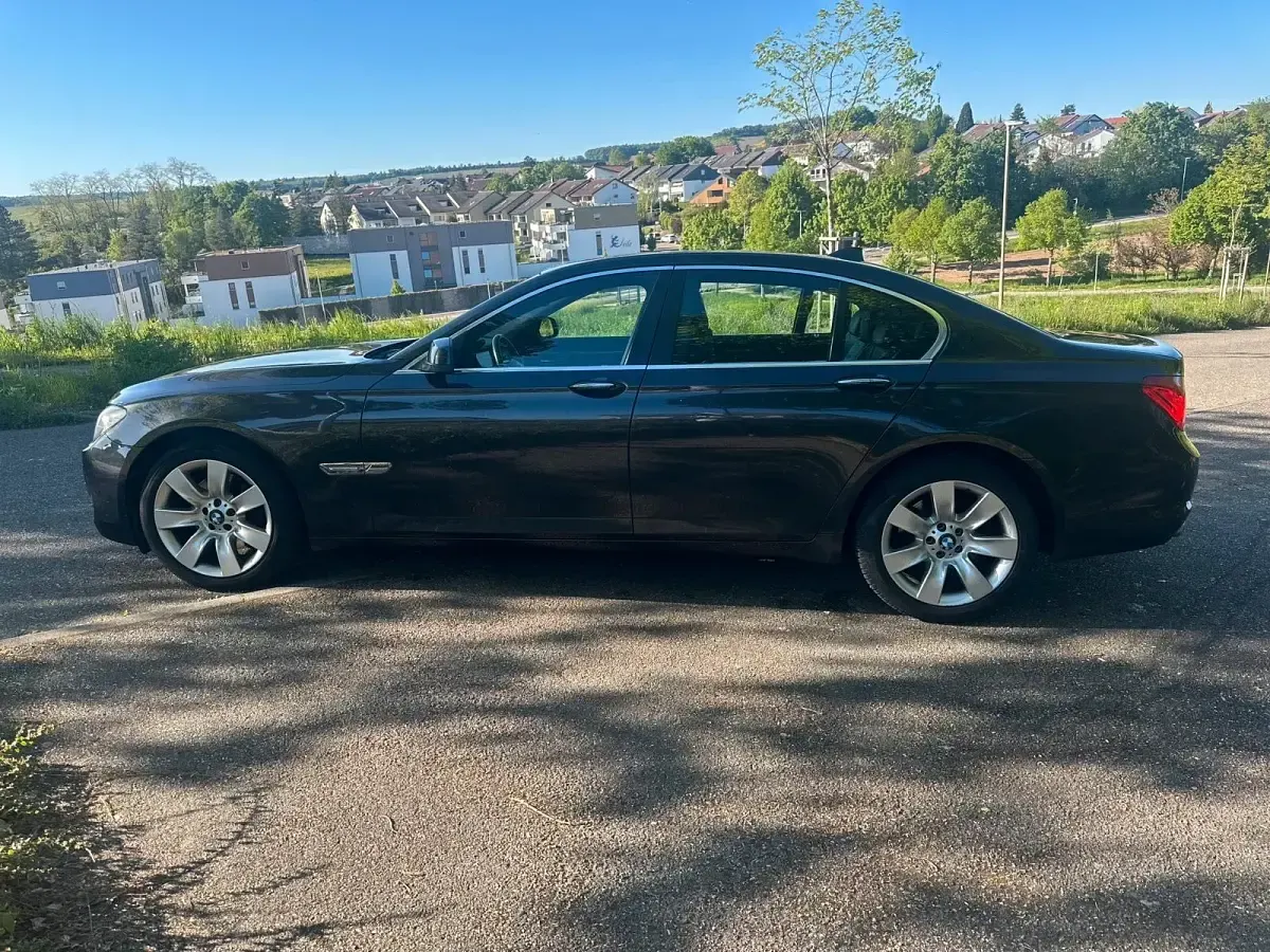 Gebraucht BMW 730 245 PS (180 kW) 2009 Schwarz Limousine