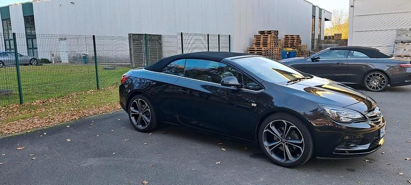 Gebraucht Opel Cascada 170 PS (125 kW) 2015 Schwarz Cabrio