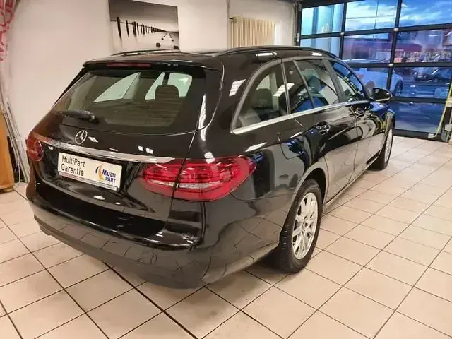 Gebraucht Mercedes C180 149 PS (109 kW) 2021 Schwarz Kombi