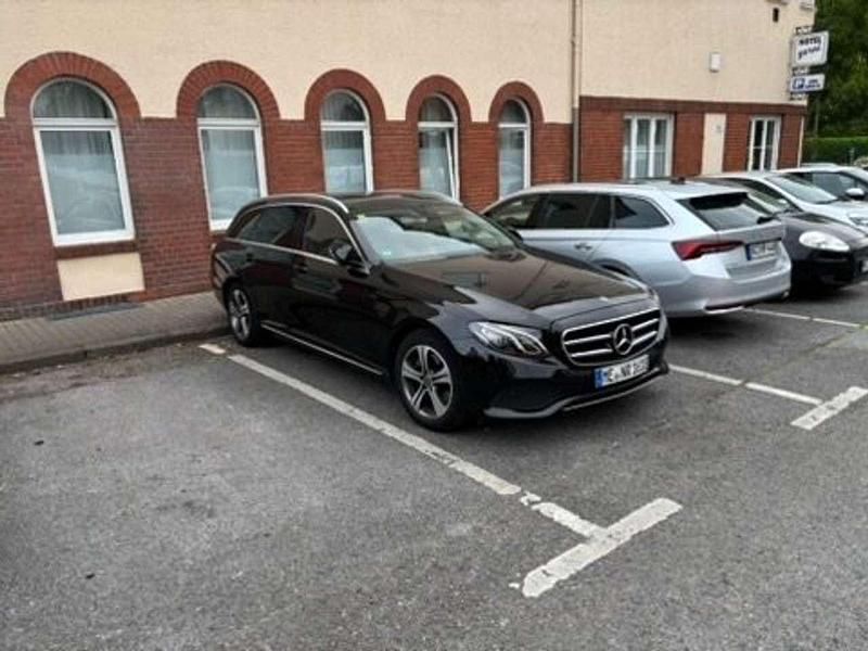 Schwarz Gebraucht 2020 Mercedes E200 Kombi | 29.500 € (Superpreis) - Bild 1/4
