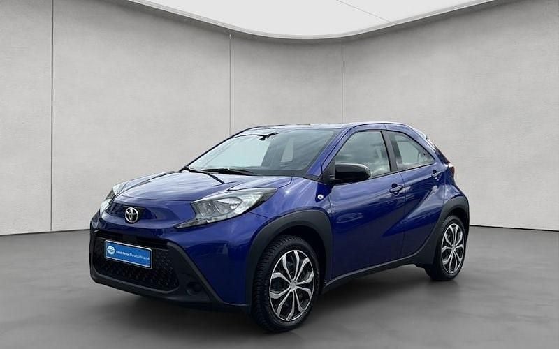 Juniper blue Gebraucht 2023 Toyota Aygo X-play Kleinwagen | 15.460 € (Guter Preis) - Bild 1/4