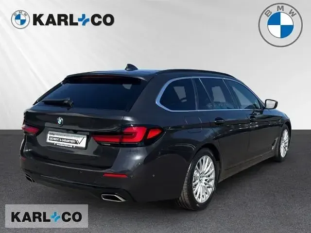Gebraucht BMW 520 Sport Line 190 PS (139 kW) 2022 Sophistograu brillanteffekt metalli Limousine