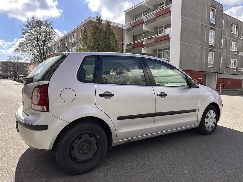 Gebraucht VW Polo 60 PS (44 kW) 2005 Silber Kleinwagen