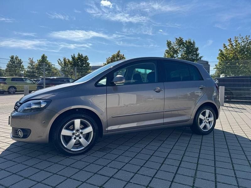 Braun Gebraucht 2011 VW Golf Plus Cross Team Van / Kleinbus | 6.350 € (Fairer Preis) - Bild 1/4