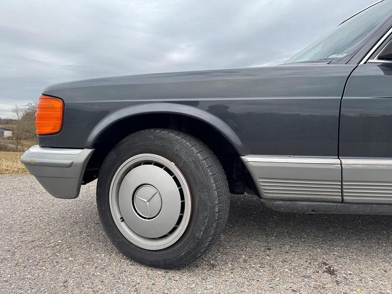 Gebraucht Mercedes 380 204 PS (150 kW) 1984 Grau Limousine