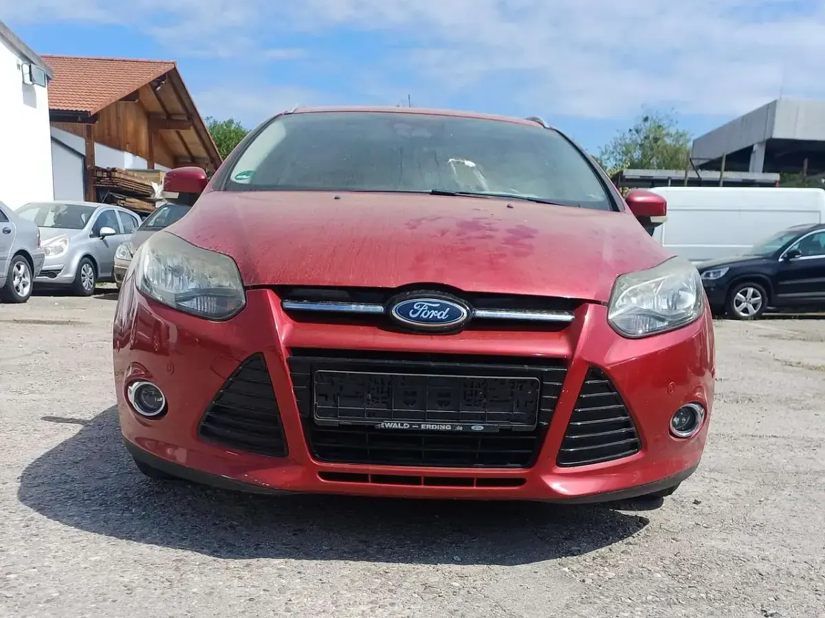 Używany Ford Focus Titanium 140 KM (102 kW) 2011 Czerwony Kombi