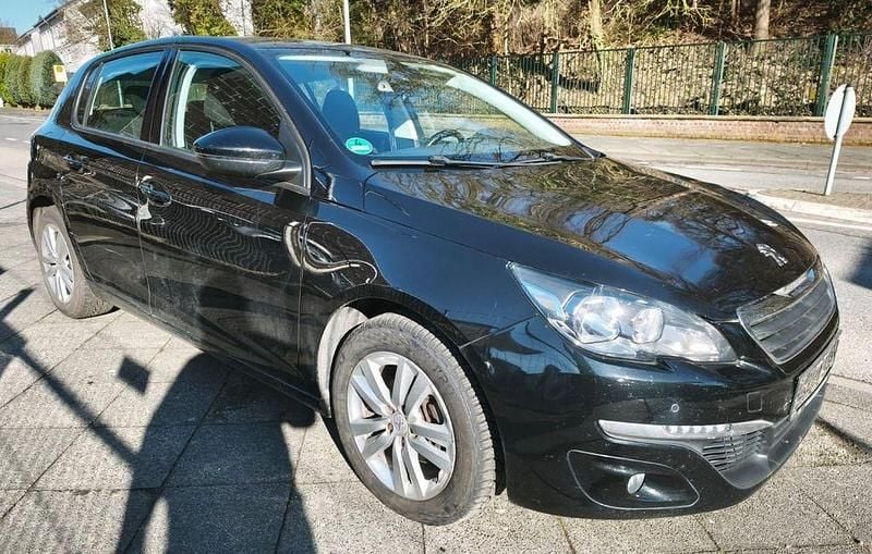 Gebraucht Peugeot 308 Active 131 PS (96 kW) 2014 Schwarz Limousine