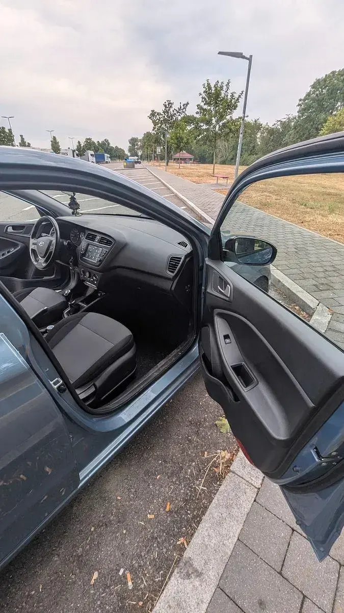 Gebraucht Hyundai i20 YES! 101 PS (74 kW) 2019 Grau Kleinwagen