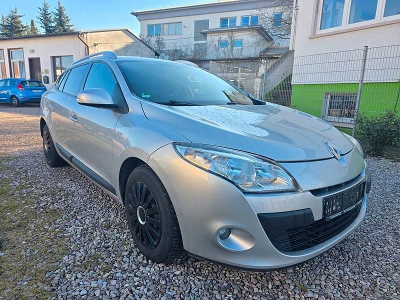 Gebraucht Renault Mégane GrandTour Expression 106 PS (77 kW) 2011 Silber Kombi