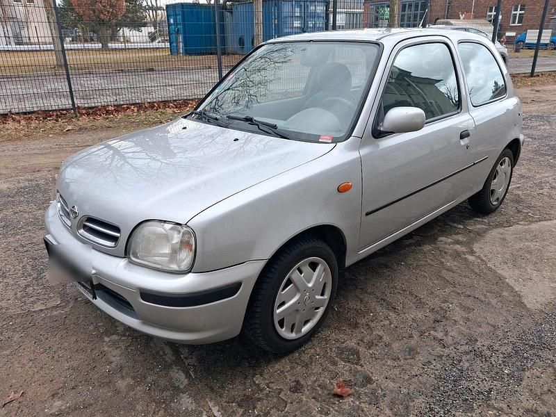 Gebraucht Nissan Micra 55 PS (40 kW) 2000 Silber Kleinwagen