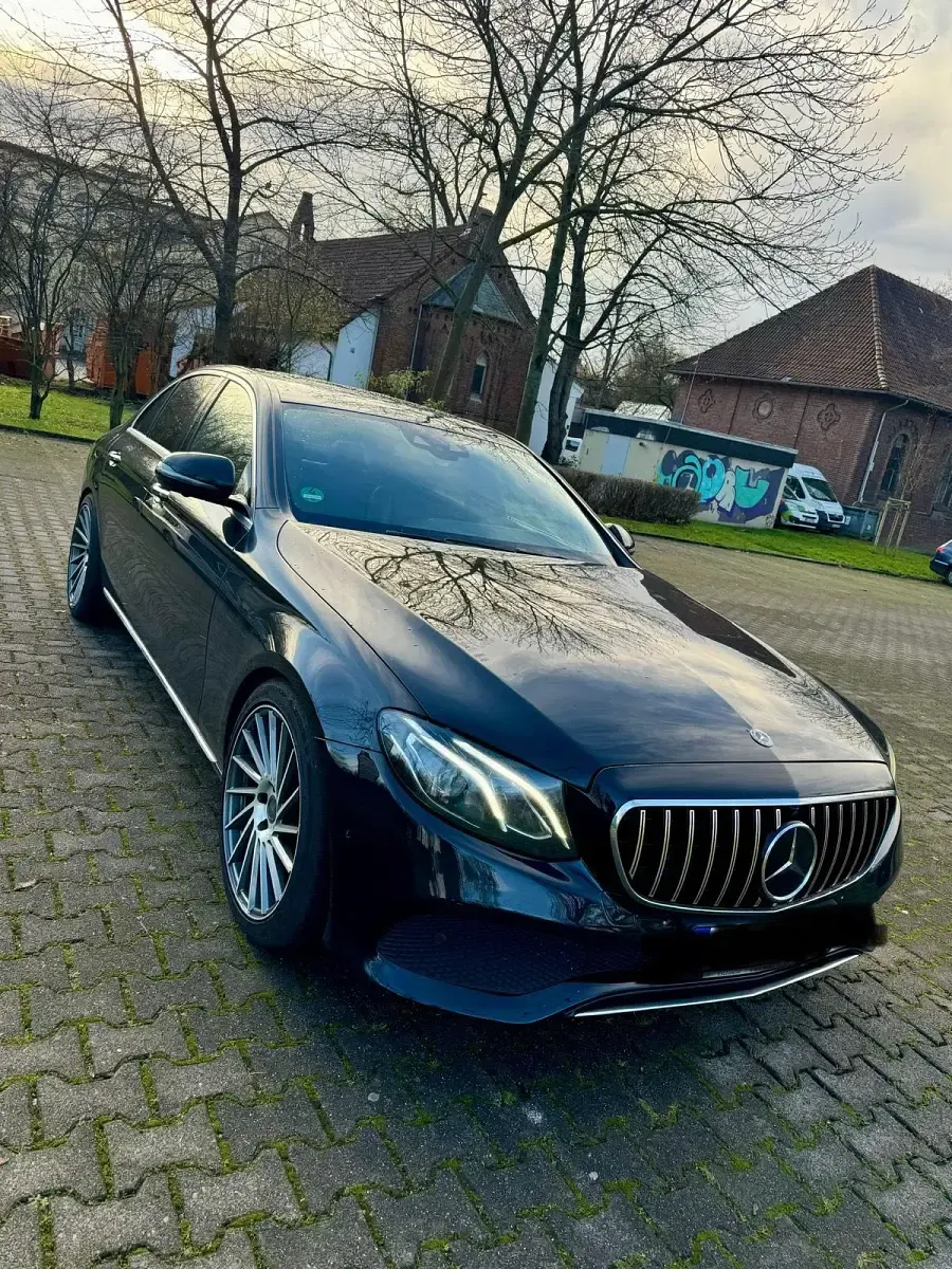 Gebraucht Mercedes E220 194 PS (142 kW) 2017 Schwarz Limousine
