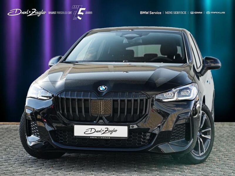 Saphirschwarzmetallic Gebraucht 2024 BMW 220 Active Tourer M Sport Van / Kleinbus | 32.999 € (Fairer Preis) - Bild 1/4