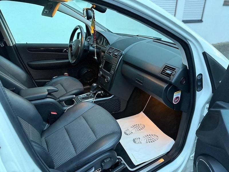 Gebraucht Mercedes A200 Edition 136 PS (100 kW) 2010 Weiß Limousine