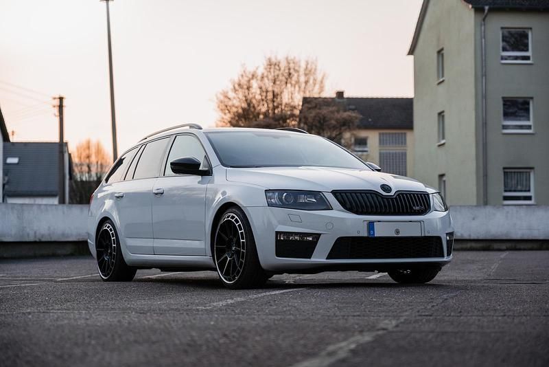 Weiß Gebraucht 2015 Skoda Octavia RS Kombi | 16.500 € (Etwas zu teuer) - Bild 1/4