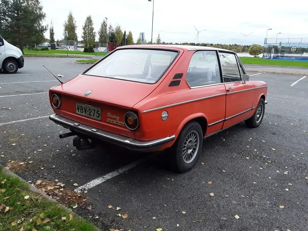 Gebraucht BMW 2002 84 PS (61 kW) 1974 Orange Limousine
