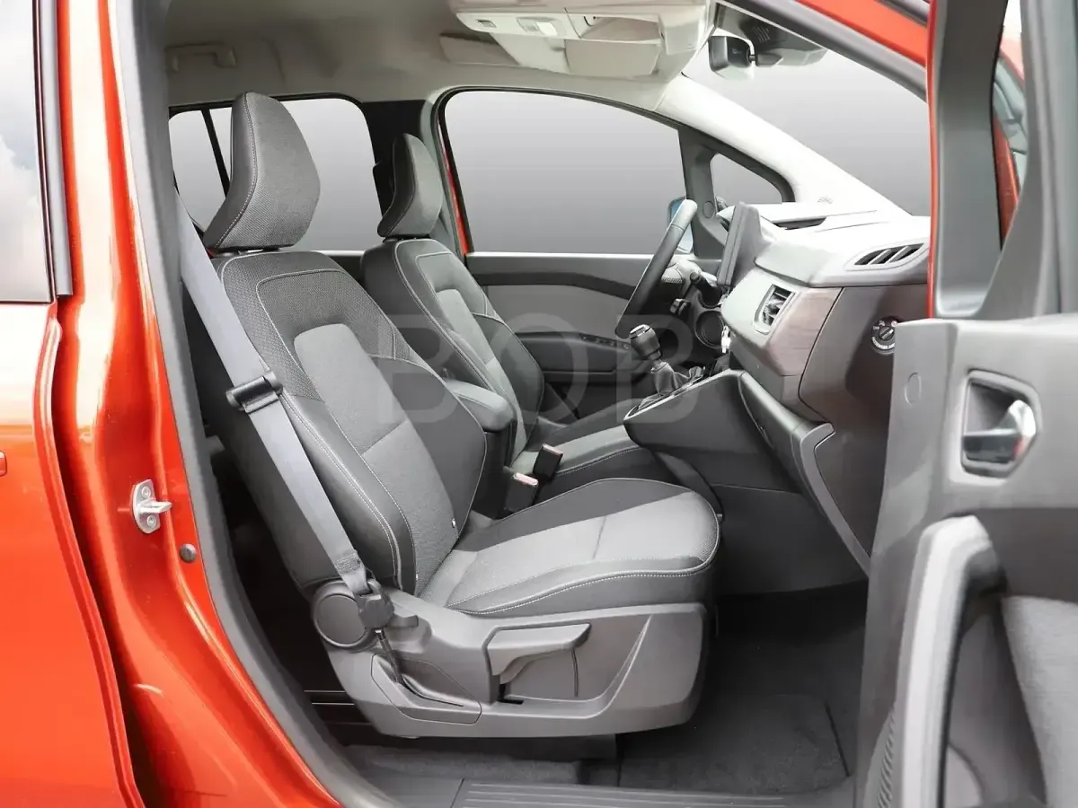 Gebraucht Renault Kangoo Techno 131 PS (96 kW) 2025 Terracottabraun Van / Kleinbus