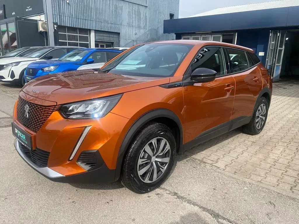 Gebraucht Peugeot e-2008 Active 100 kW (136 PS) 2023 Fusion orange SUV
