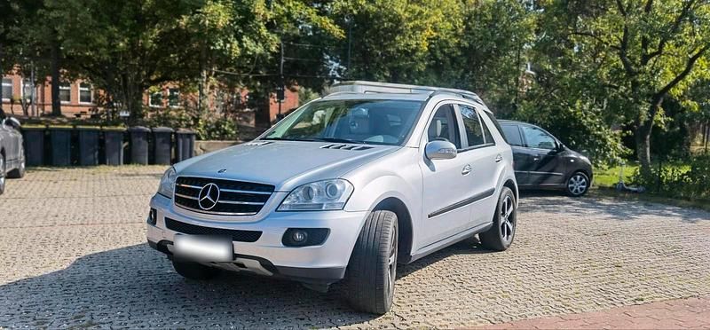 Gebraucht Mercedes ML320 224 PS (164 kW) 2007 Silber SUV