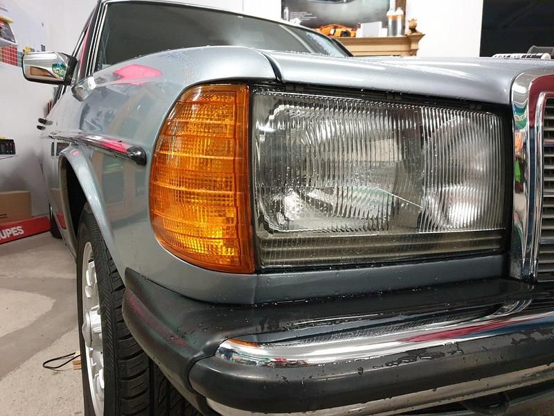 Gebraucht Mercedes 200 109 PS (80 kW) 1984 Silber Limousine