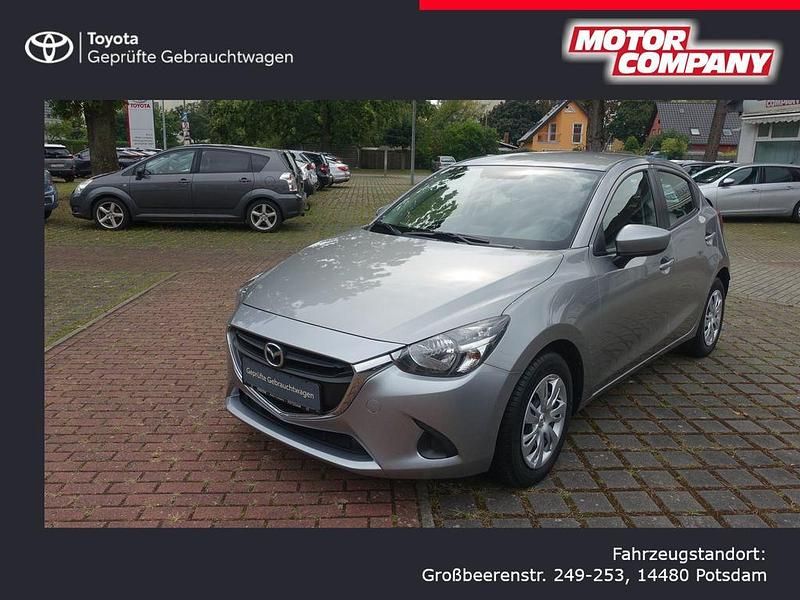 Silber Gebraucht 2016 Mazda 2 Center-Line Limousine | 10.640 € (Fairer Preis) - Bild 1/4