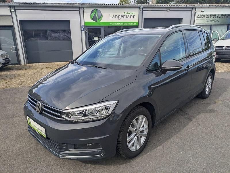 Grau Gebraucht 2017 VW Touran Sound Van / Kleinbus | 11.490 € (Etwas zu teuer) - Bild 1/4