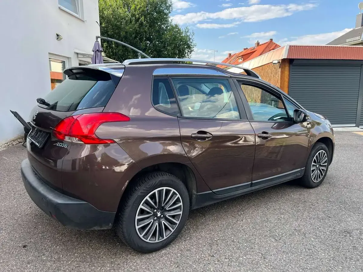 Gebraucht Peugeot 2008 Active 82 PS (60 kW) 2014 Lackierung braun makaha SUV